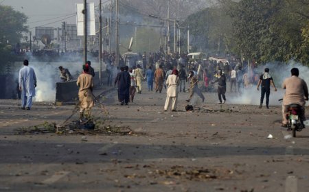 Dozens of Pakistani police officers were injured in clashes with supporters of former Prime Minister Imran Khan.