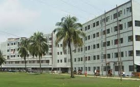 Fire erupts at Sher-e-Bangla Medical College in Barishal