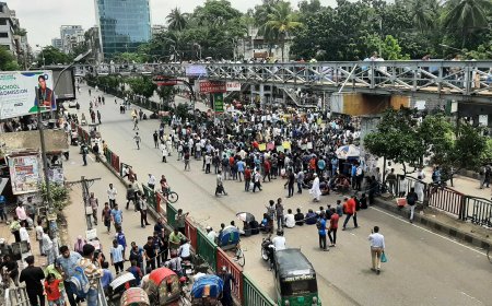 Student road blockades create significant traffic jams throughout Dhaka