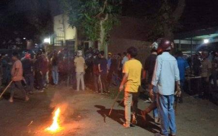 Midnight protest erupts at Jahangirnagar University against Shibir's open presence