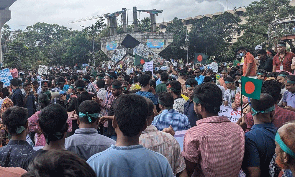 Outsourcing workers stage protest at Shahbagh, demanding job nationalization