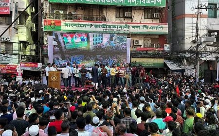 BNP supporters gather in large numbers at Naya Paltan for a procession