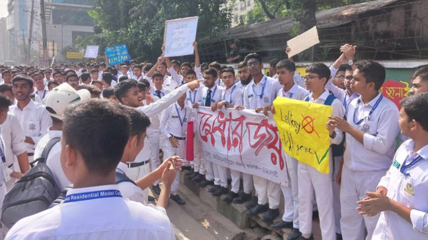 Students block Mirpur Road, calling for merit-based admissions