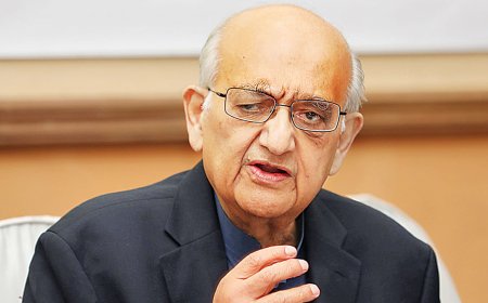 Rehman Sobhan stated that major political parties lack democratic principles