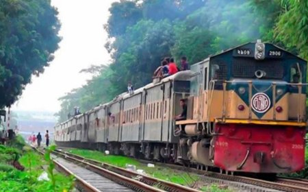 Workers block Tejgaon railway, disrupting train services