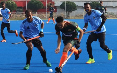 An independent team stunned Air Force in a Victory Day hockey match