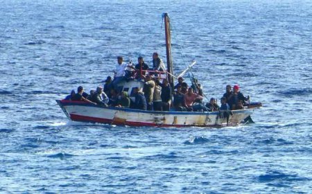 Malaysia denies entry to boats carrying 300 Myanmar migrants