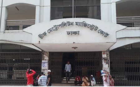 It is unacceptable for lawyers to harass journalists in courtrooms