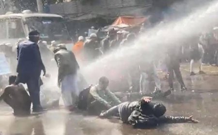 Police use batons and water cannons to disperse protesting teachers at Shahbagh