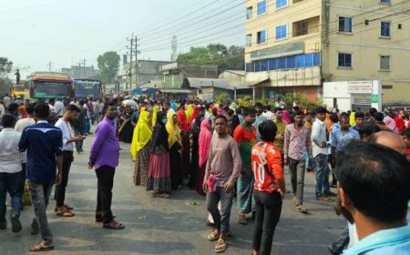 Dhaka-Mymensingh road blocked after female worker dies in road accident