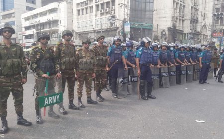 Security forces remain vigilant in front of Baitul Mukarram