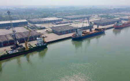 Four foreign commercial vessels arrive simultaneously at Mongla Port