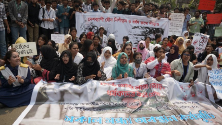 Students from 30 colleges protest against violence against women at Shahbagh
