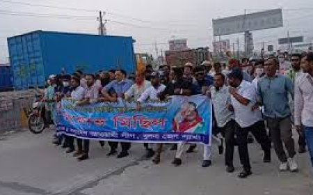 Awami League Stages Sudden Procession in Khulna