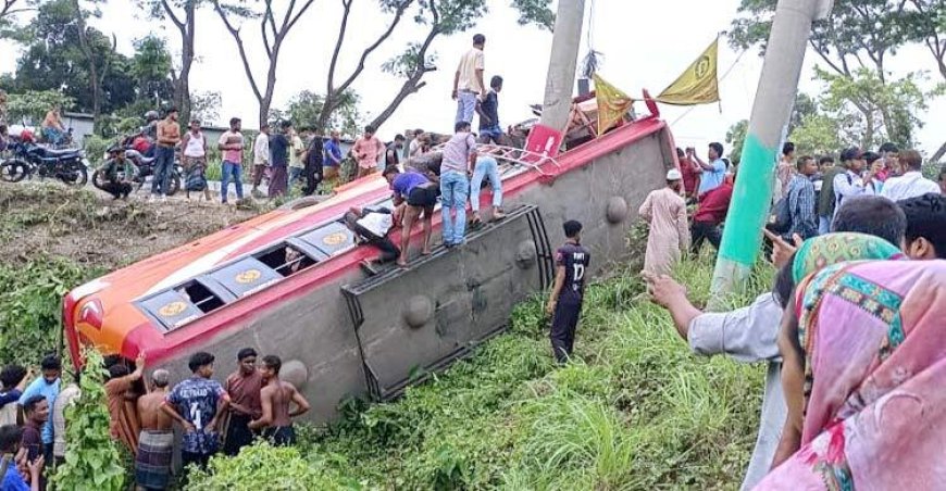 Tragic Incident in Faridpur: Bus Falls into Ditch, Claims Five Lives