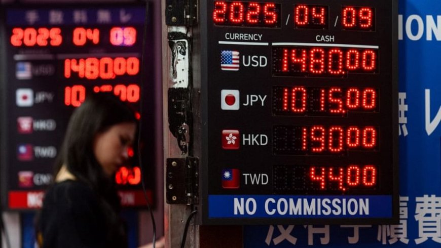 Stocks and Dollar Tumble While Gold Soars to Record High Amid Renewed Trump Tariff Fears