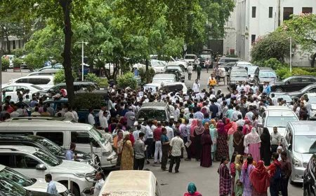 Government Employees to Extend Protests into Tuesday