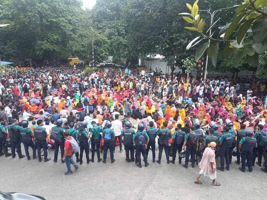 Garment Workers Block Kakrail Road After March to Jamuna Halted