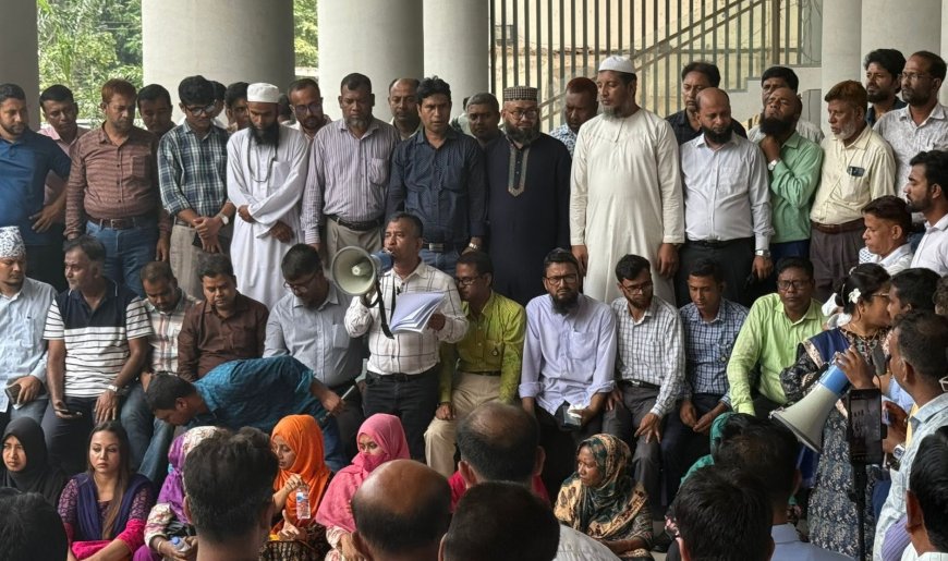 Employees Resume Secretariat Protest, Demand Repeal of Govt Service Ordinance