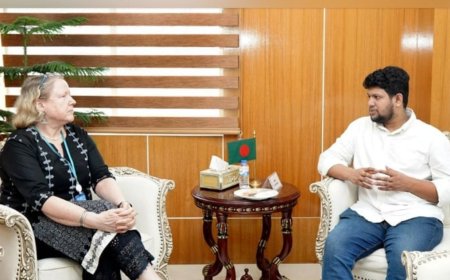 UNESCO representative holds meeting with Information Adviser