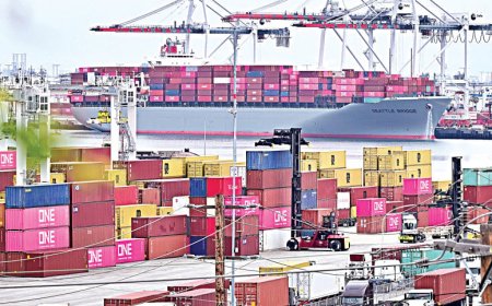 Trump imposes 35% tariff on Canada, considers 15–20% duties on other countries