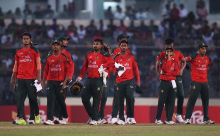 Farhan propels Pakistan to 178 despite Taskin's three-wicket haul