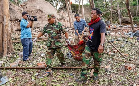 Thailand imposes martial law in eight districts along the Cambodian border