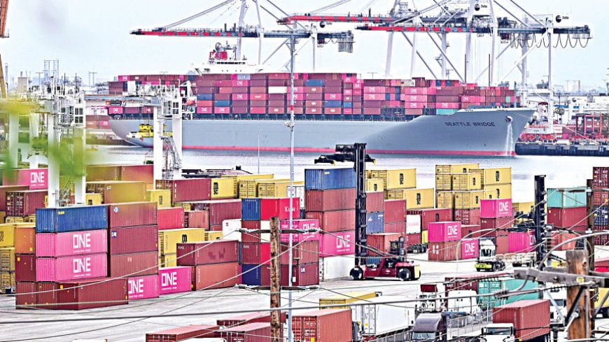 Trump imposes 35% tariff on Canada, considers 15–20% duties on other countries