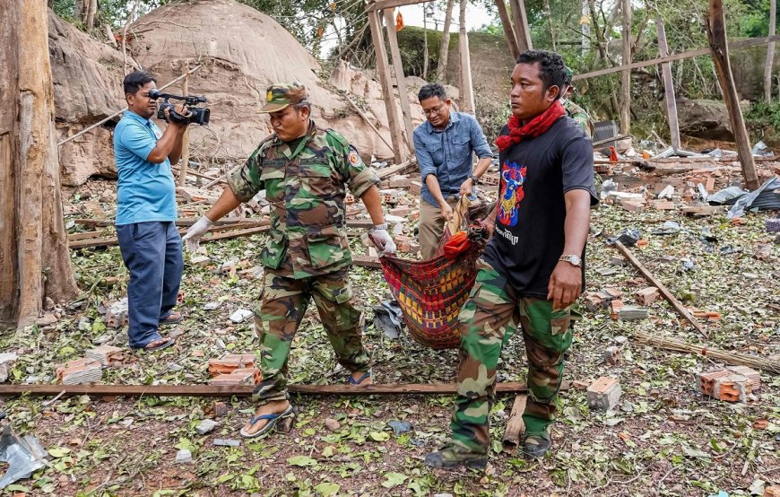 Thailand imposes martial law in eight districts along the Cambodian border