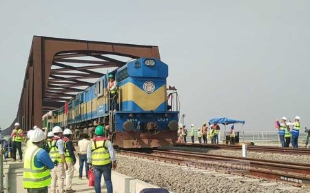 Train bound for Dhaka derails near Airport Station