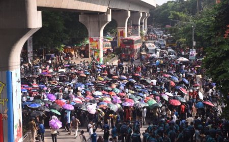 BUET students stage blockade at Shahbagh protesting death threat to alumnus