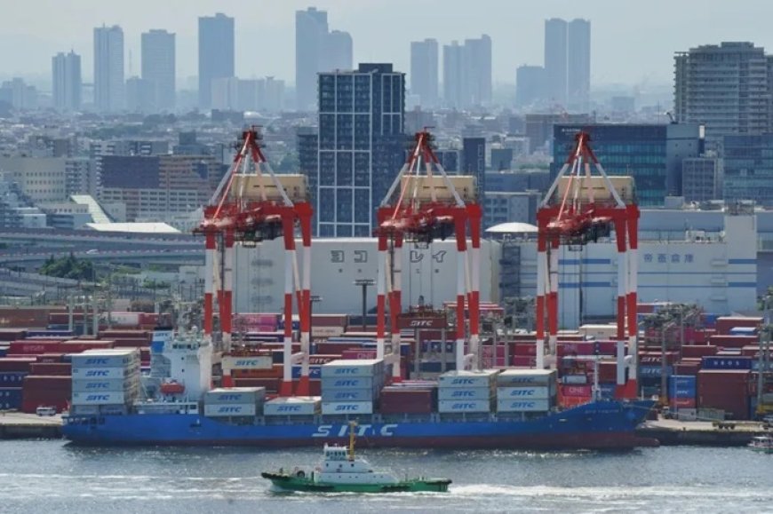 Asian markets were mixed on Friday, as solid growth figures from Japan helped balance concerns over China, while oil prices edged lower ahead of the upcoming US-Russia summit