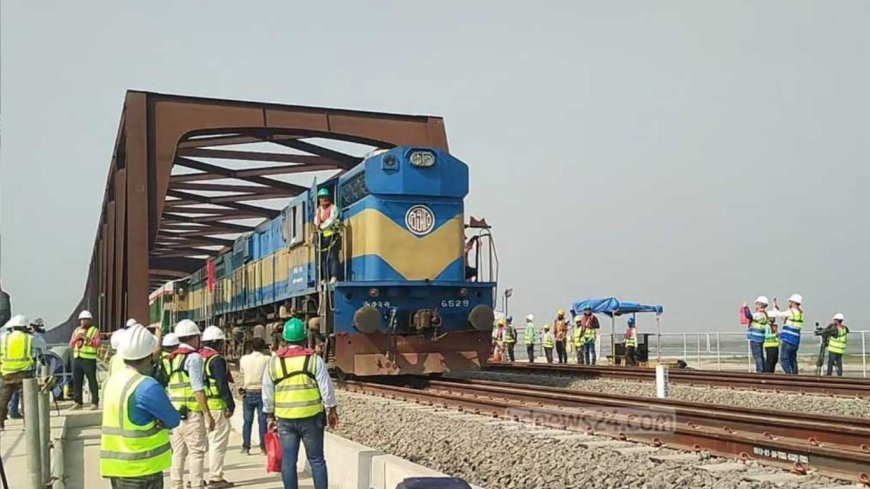 Train bound for Dhaka derails near Airport Station