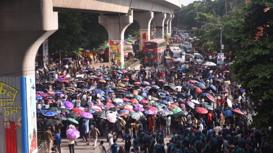 BUET students stage blockade at Shahbagh protesting death threat to alumnus