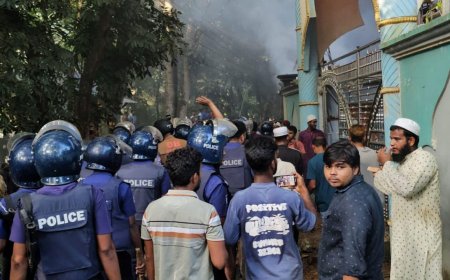 Case Filed Against 3,500 Over Attack on Police at Nural Pagla’s Shrine