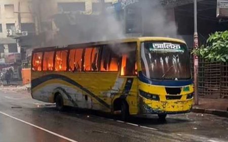 Miscreants Stop Bus in Sewrapara, Open Fire and Set It Ablaze