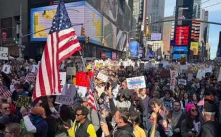 Protesters Rally Across US for Anti-Trump 'No Kings' Demonstrations