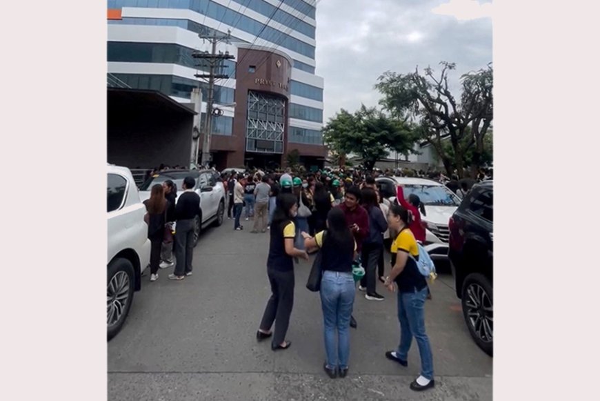 At Least 7 Dead After Twin Quakes Hit the Philippines