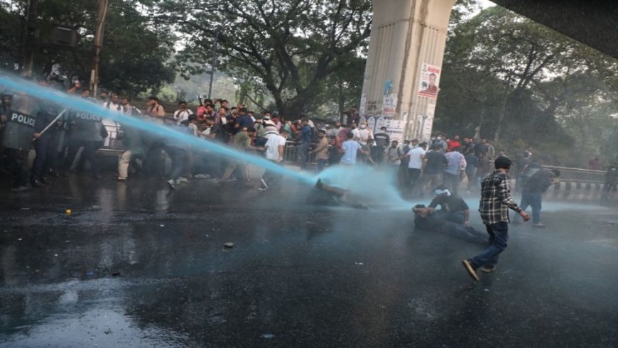 Clashes erupt between 47th BCS examinees and police in Shahbagh