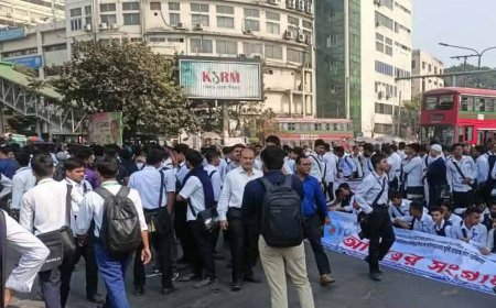 HSC students from five public colleges staged a blockade at the Shahbagh intersection