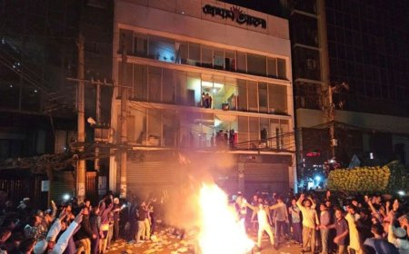 Protesters vandalise offices of Prothom Alo and The Daily Star