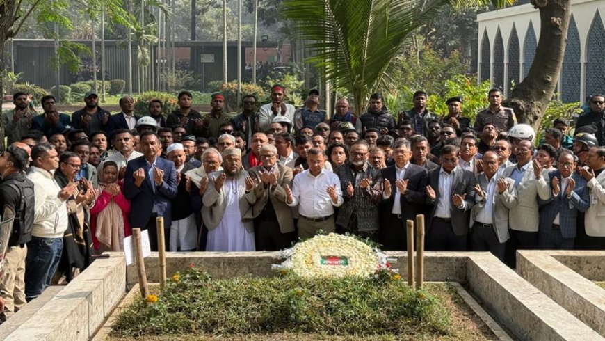 Tarique Rahman pays his respects at the grave of Shaheed Osman Hadi