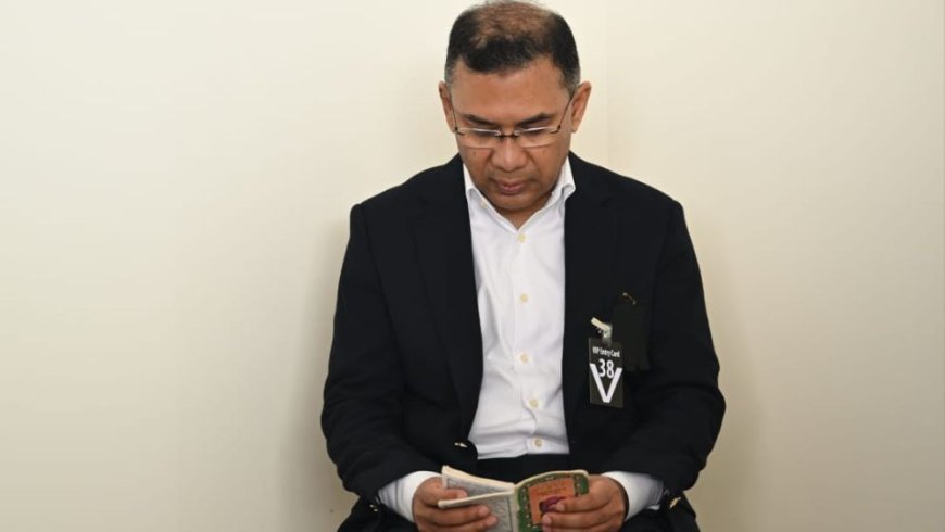 Tarique Rahman recites the Holy Quran beside his mother’s coffin
