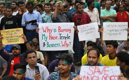 বাংলাদেশের ভোট-যুদ্ধে সংখ্যালঘু: অদেখা বলির খাঁড়ি