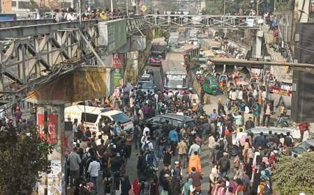 Students block Dhaka roads for a second consecutive day, demanding a central university ordinance