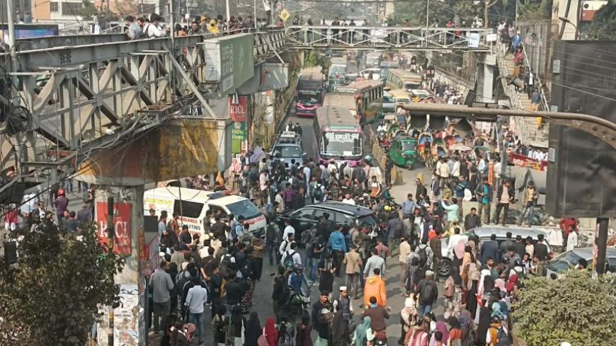 Students block Dhaka roads for a second consecutive day, demanding a central university ordinance