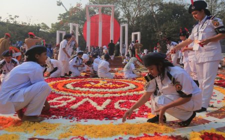 Thousands gather at the Shaheed Minar to pay tribute to the language martyrs