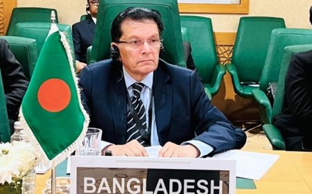 Foreign Minister holds key meetings on OIC sidelines