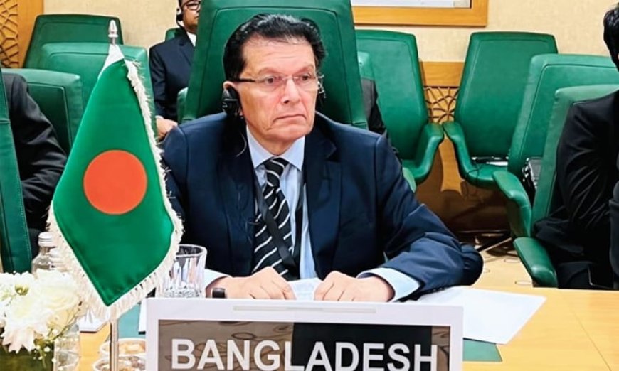 Foreign Minister holds key meetings on OIC sidelines