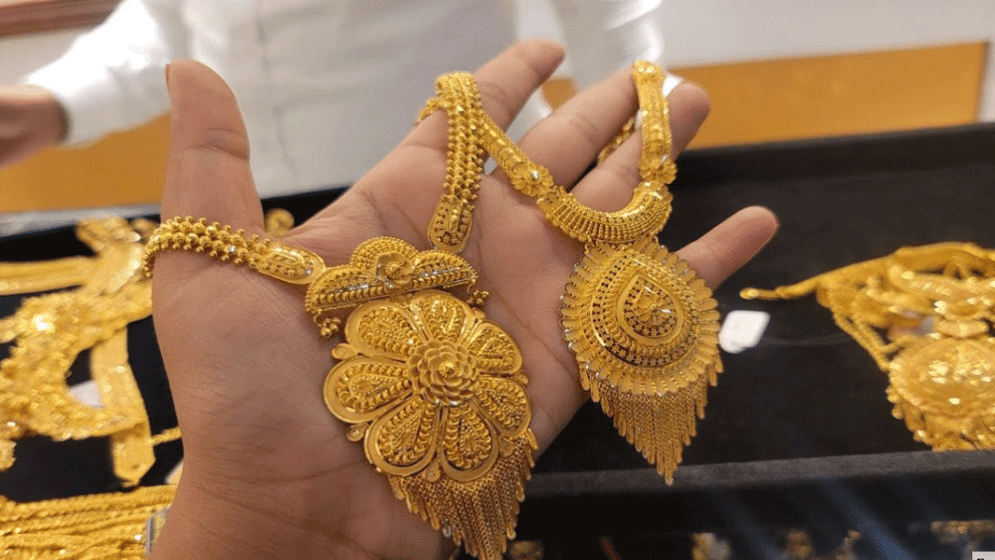 Gold prices have been reduced by Tk 2,216 per bhori